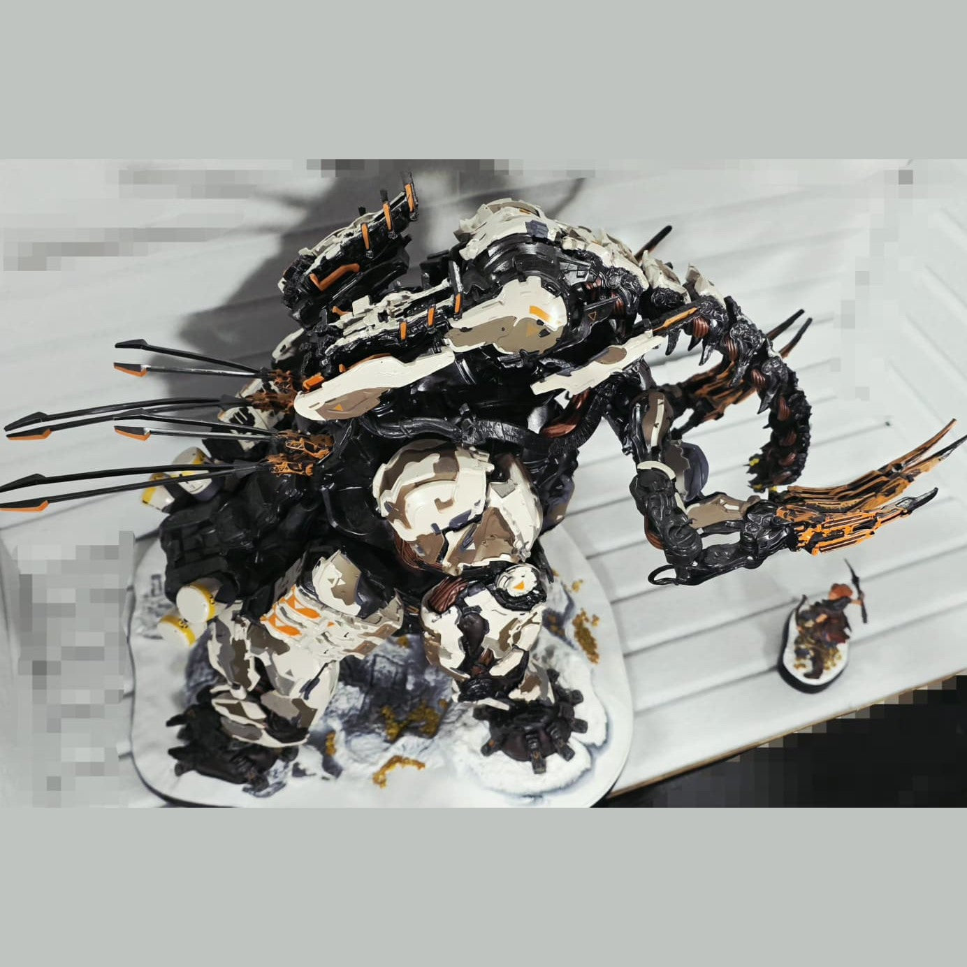 Horizon Forbidden West Collector's Edition - Tremortusk statue from above