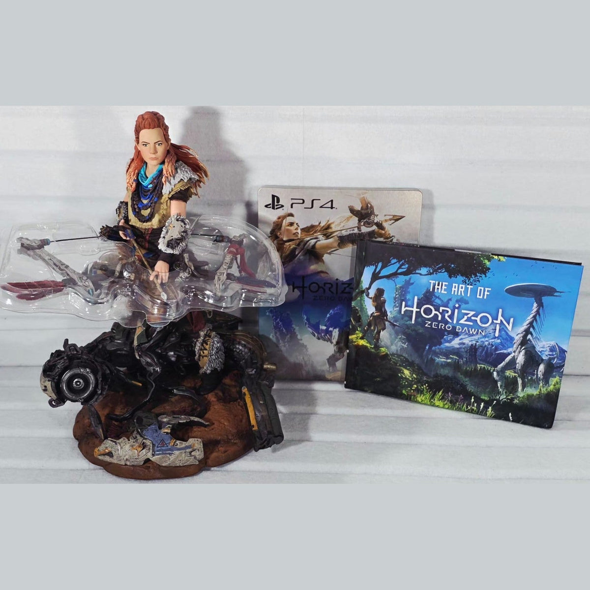 Horizon Zero Dawn Collector's Edition PS4 - full set: Aloy statue, steelbook and art book