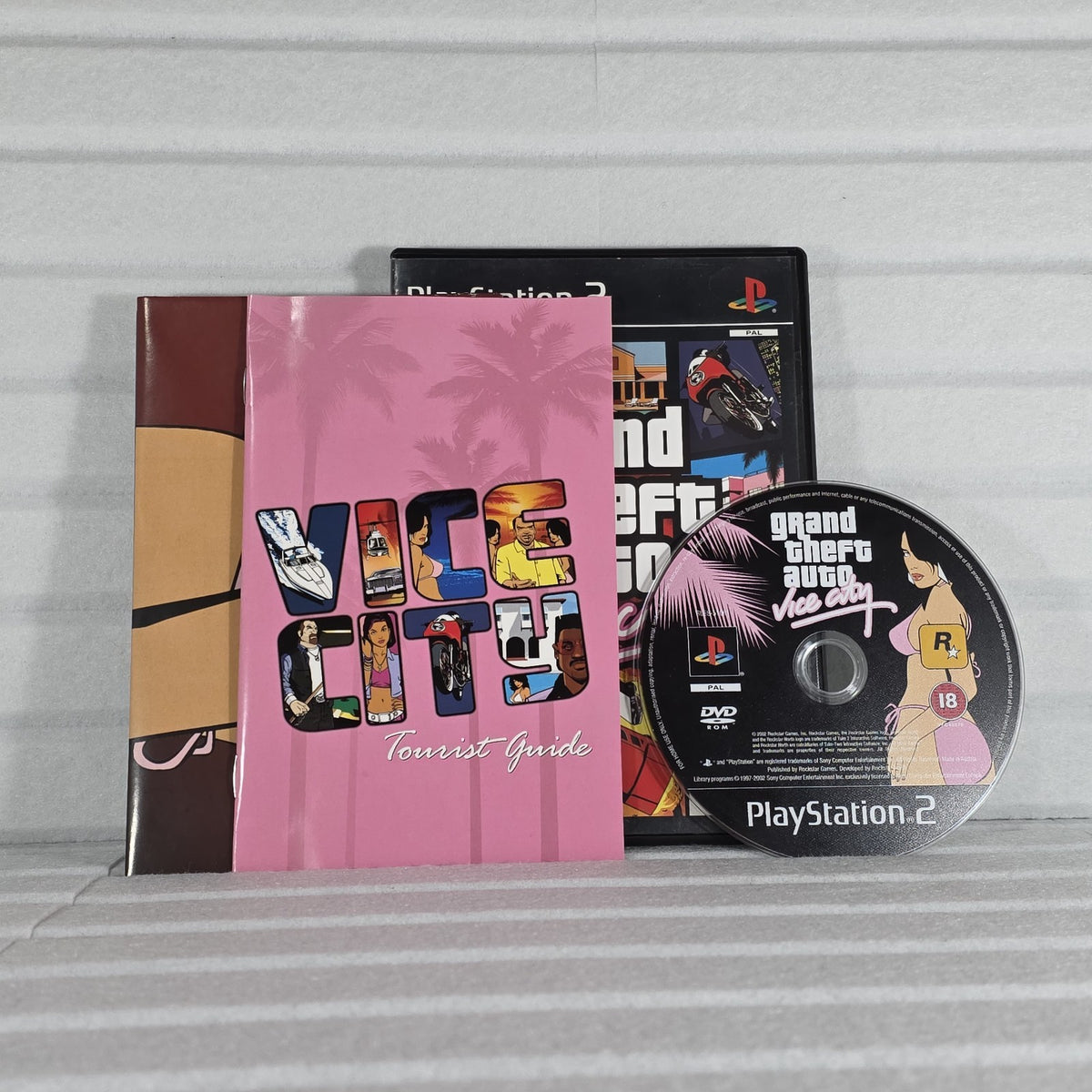 Grand Theft Auto: Vice City - PS2, photo 2